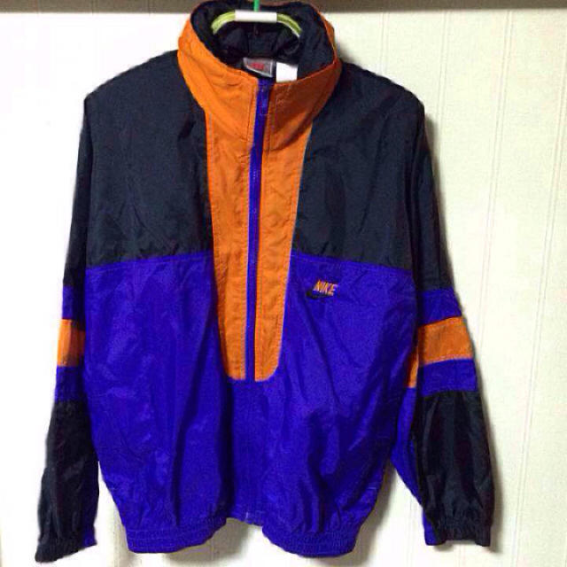 NIKE(ナイキ)の《ウィメンズ》90s NIKE 銀タグ ナイロンジャケット L KNICKS レディースのジャケット/アウター(ナイロンジャケット)の商品写真