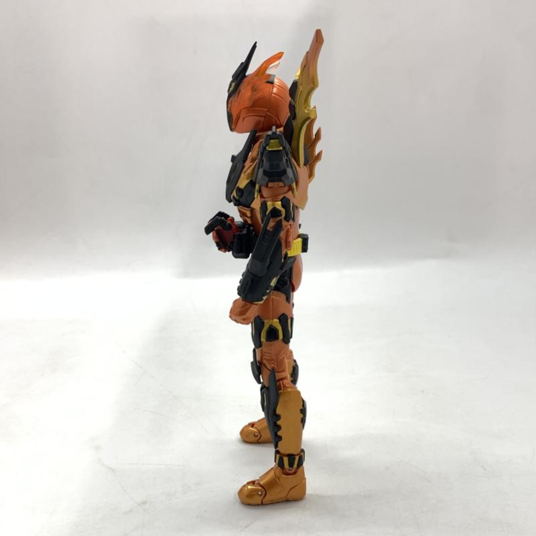 BANDAI - 【中古】バンダイ S.H.Figuarts 仮面ライダークローズマグマ 仮面ライダービルド[10][240010461150]