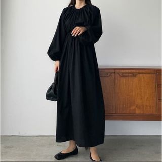 新品　Mサイズ　ネックギャザーロングワンピース(ロングワンピース/マキシワンピース)