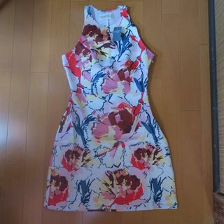 アバクロンビーアンドフィッチ(Abercrombie&Fitch)の【アバクロ】カラフルで可愛い　ボタニカルデザインのサマードレス サイズS(ひざ丈ワンピース)