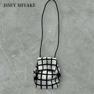 ISSEY MIYAKE(ショルダーバッグ)のフリマアイテム一覧 ISSEY MIYAKE(ショルダーバッグ)のフリマアイテム一覧