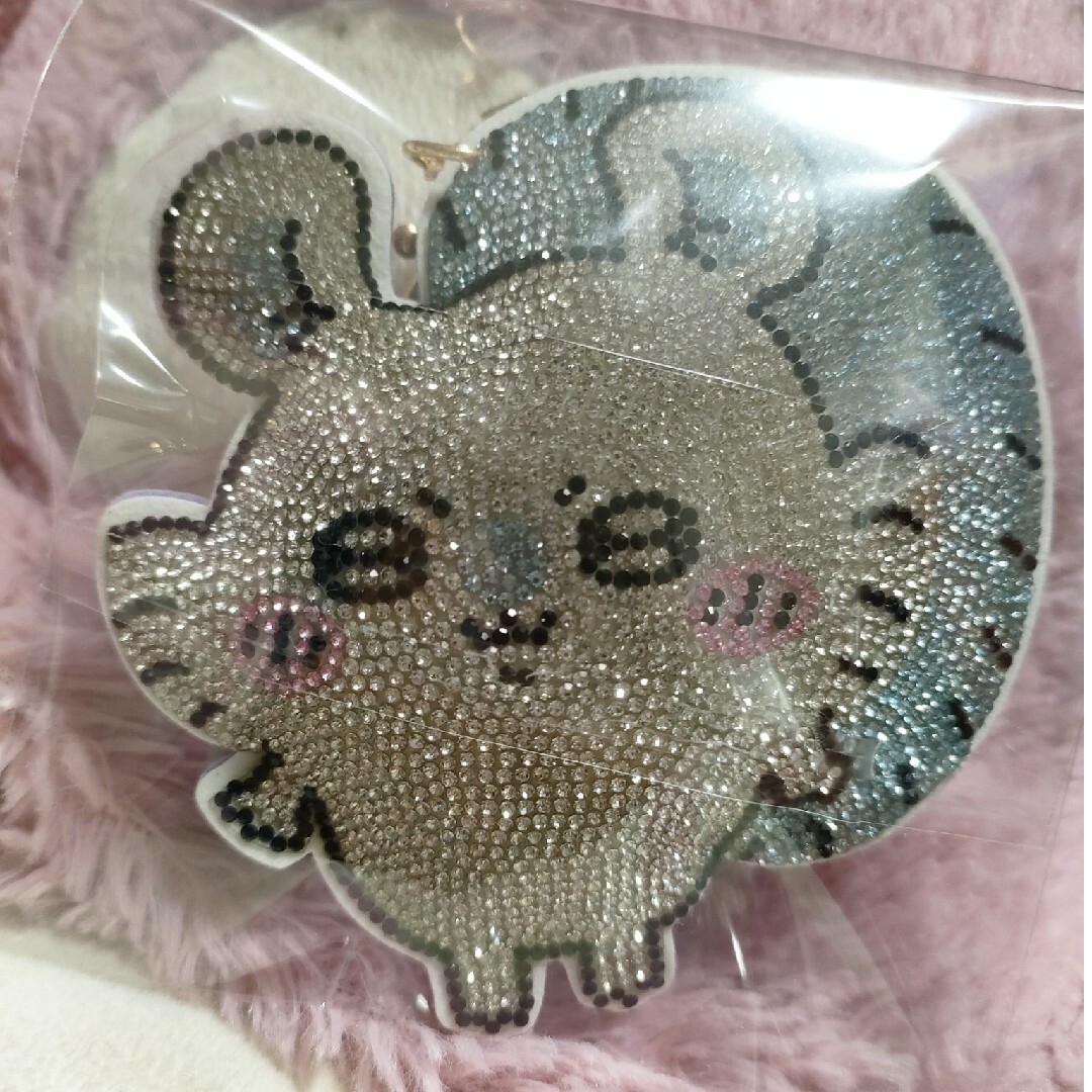 ちいかわ ラインストーンキーホルダー モモンガ エンタメ/ホビーのおもちゃ/ぬいぐるみ(キャラクターグッズ)の商品写真