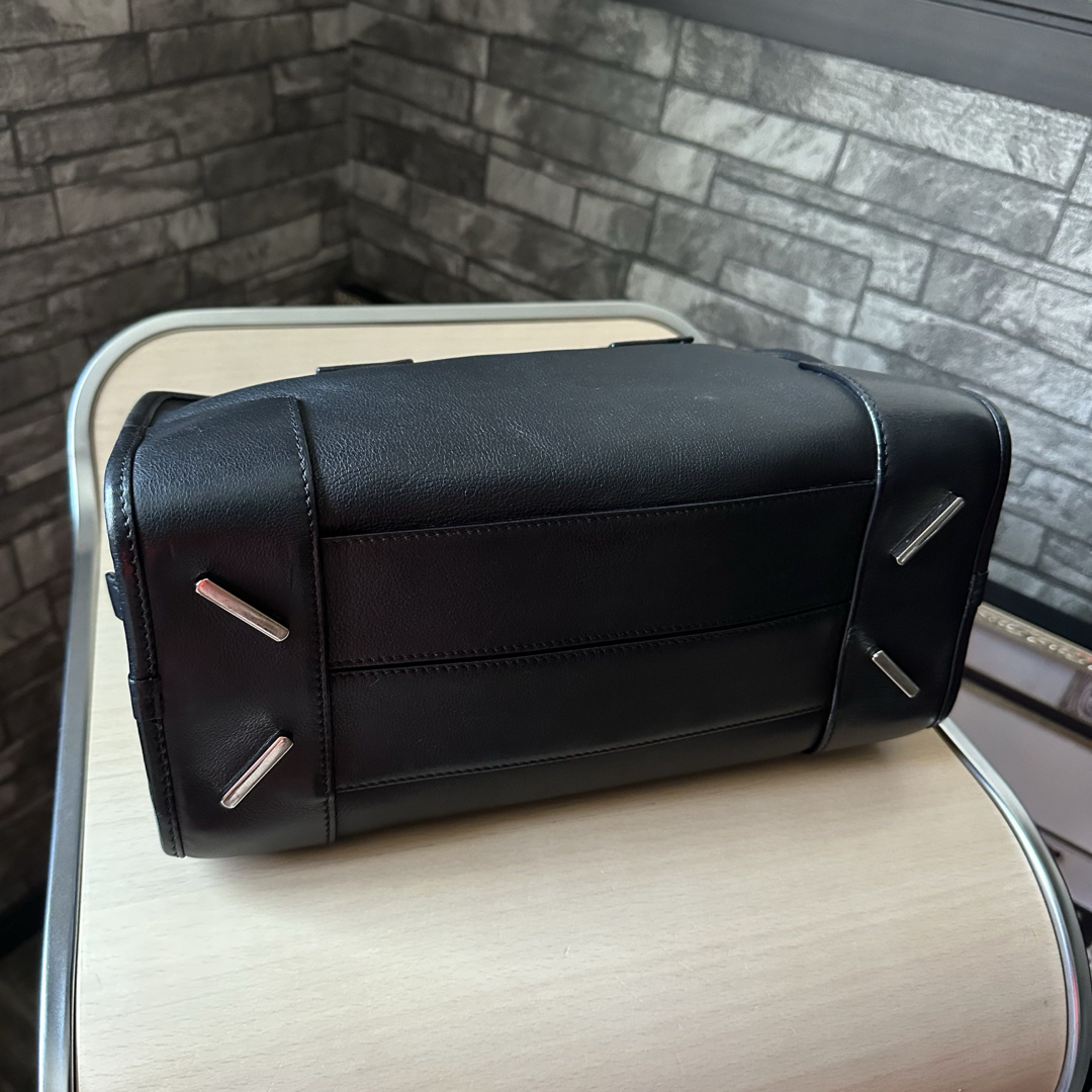 LOEWE - LOEWE アマソナ 28 ブラック ナパカーフ ショルダー LOEWE - LOEWE アマソナ 28 ブラック ナパカーフ ショルダー