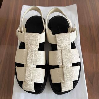 THE ROW - 【美品】 THE ROW / ザロウ | GINZA トングサンダル THE ROW - 【美品】 THE ROW / ザロウ | GINZA トングサンダル