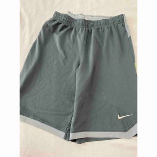 ナイキ(NIKE)のNike グレー ショートパンツ　ハーフパンツ　L(ショートパンツ)