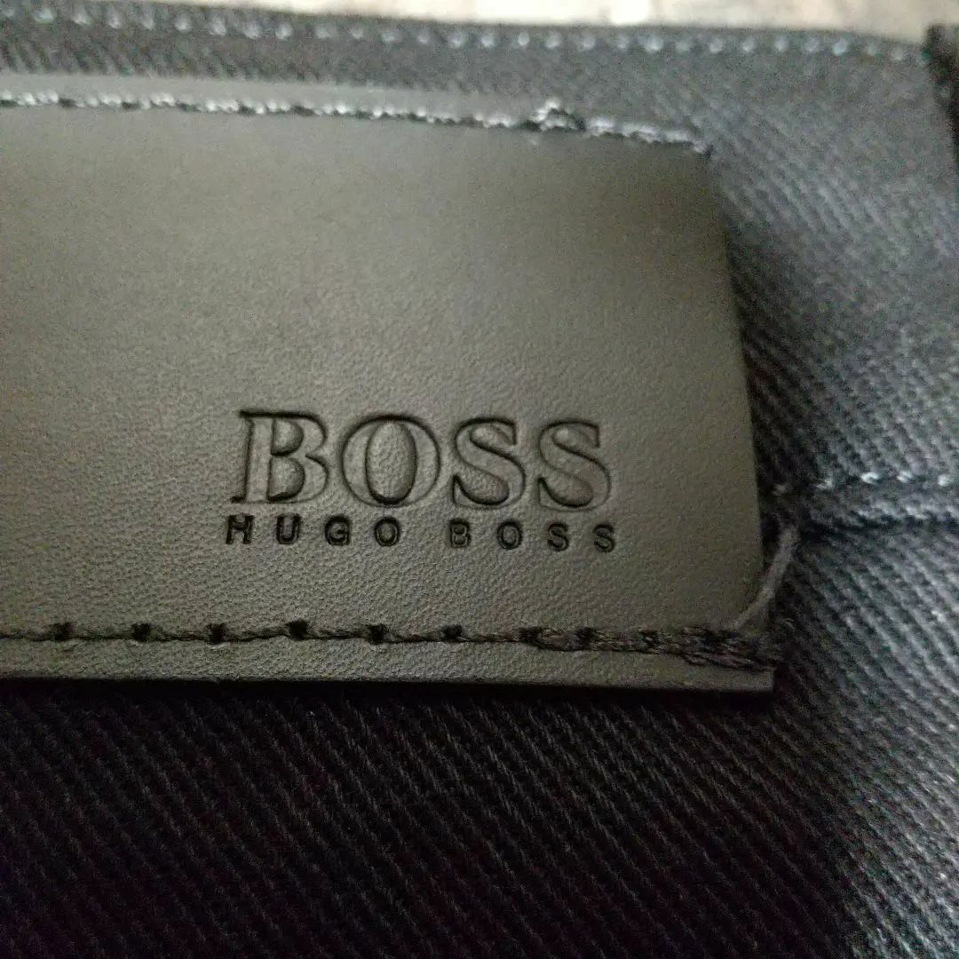 HUGO BOSS(ヒューゴボス)の新品未使用　BOSS　伊製Candiani　Denim ストレッチ　ジーンズ　黒 メンズのパンツ(デニム/ジーンズ)の商品写真