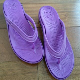 クロックス(crocs)のcrocs サンダル パープル 24㎝(サンダル)