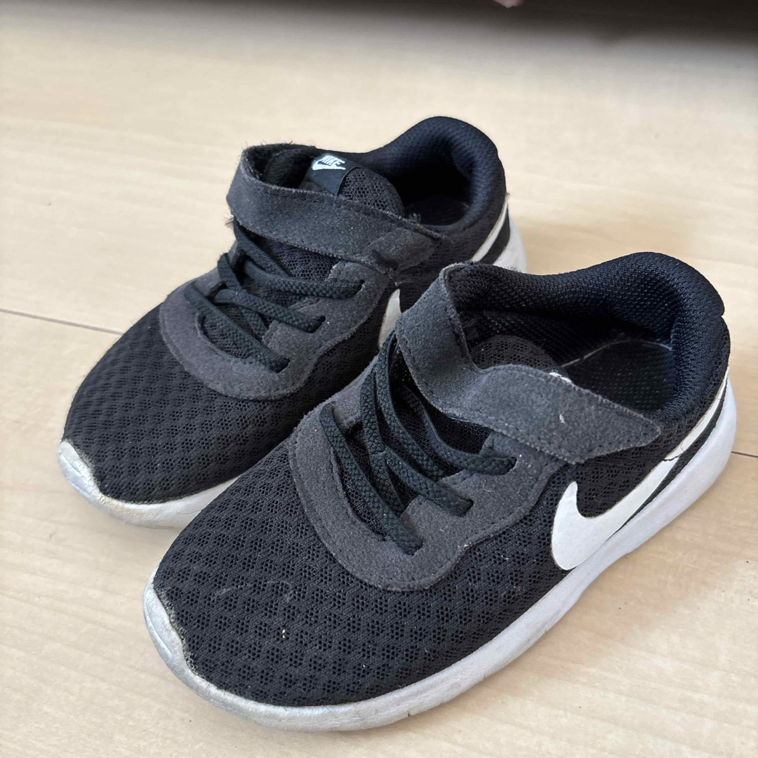 NIKE(ナイキ)のNIKEスニーカー キッズ/ベビー/マタニティのキッズ靴/シューズ(15cm~)(スニーカー)の商品写真