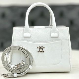 CHANEL - 美品☆ シャネル ネオエグゼクティブ スモール 2way 白 CHANEL - 美品☆ シャネル ネオエグゼクティブ スモール 2way 白