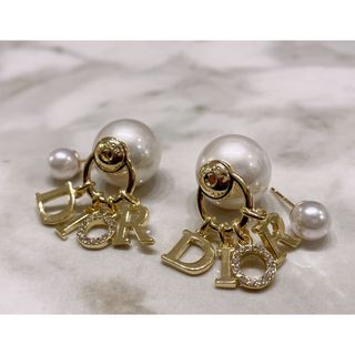 PRADA - PRADA ロゴ シンボル ピアスの通販 by AMAZING CIRCUS PRADA - PRADA ロゴ シンボル ピアスの通販 by AMAZING CIRCUS