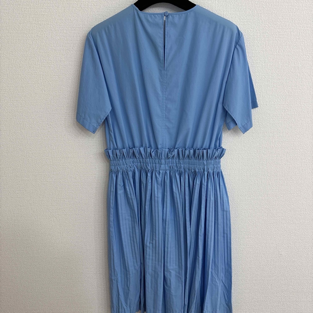 N°21(ヌメロヴェントゥーノ)の40 N°21 水色　ブルー　半袖　プリーツ　ワンピース レディースのワンピース(ひざ丈ワンピース)の商品写真