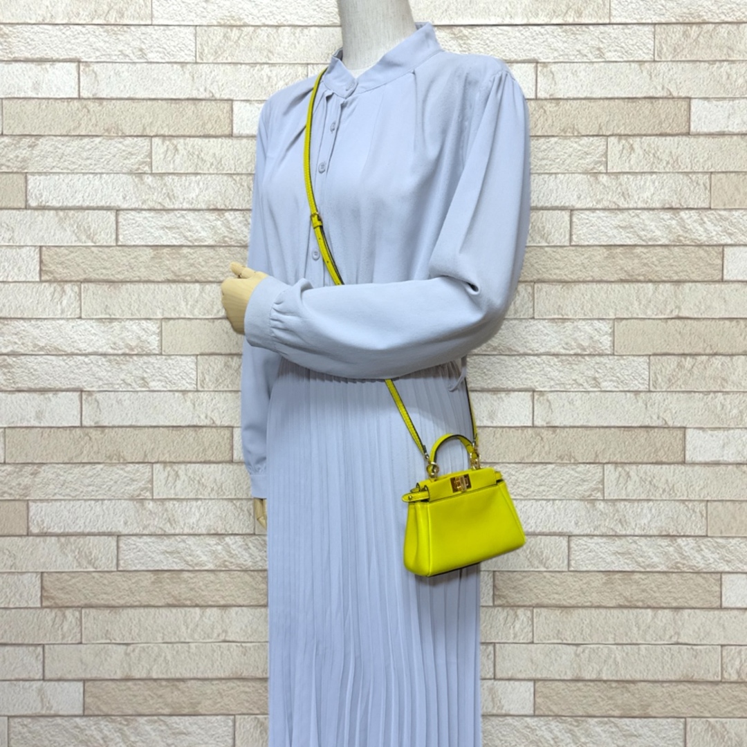 FENDI - フェンディ マイクロピーカブー ショルダーバッグ FENDI - フェンディ マイクロピーカブー ショルダーバッグ