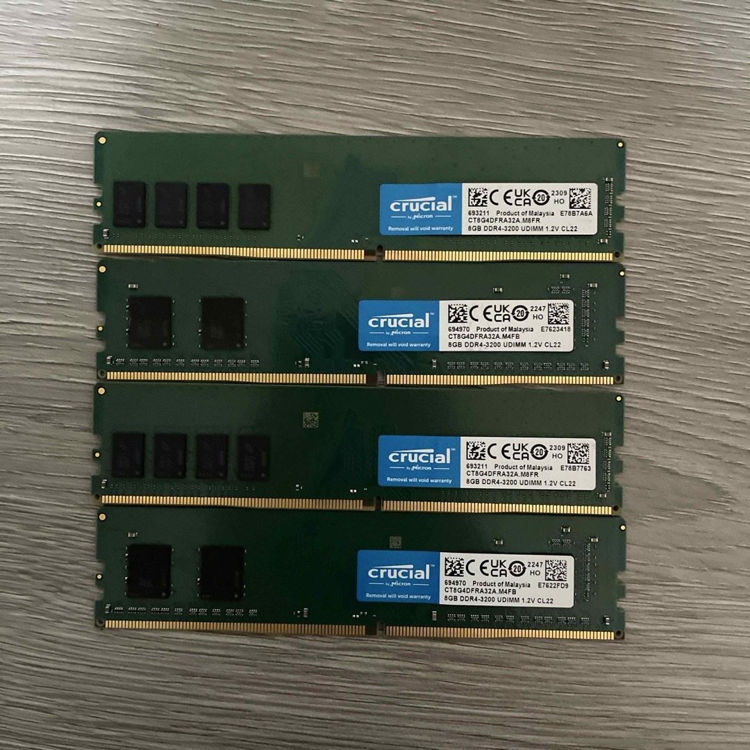 Crucial (DDR4 PC4-25600 8GB ) ×4枚 スマホ/家電/カメラのPC/タブレット(PCパーツ)の商品写真