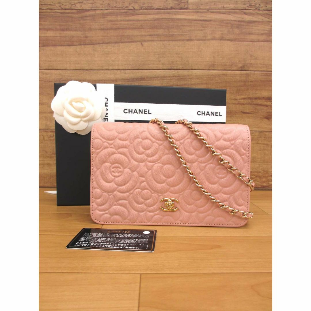 CHANEL - 未使用 シャネル キャビアスキン カメリア エンボス CHANEL - 未使用 シャネル キャビアスキン カメリア エンボス