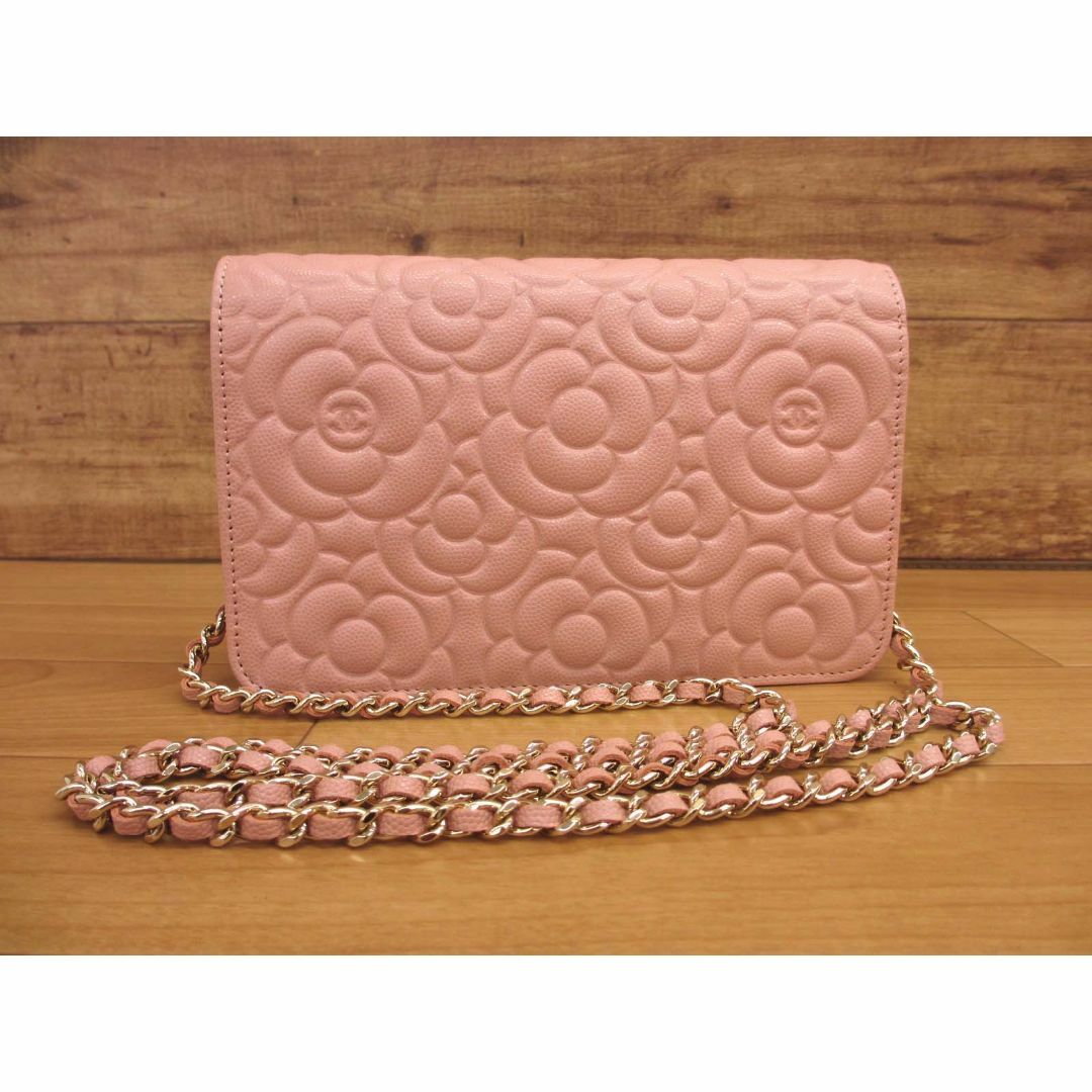 CHANEL - 未使用 シャネル キャビアスキン カメリア エンボス CHANEL - 未使用 シャネル キャビアスキン カメリア エンボス