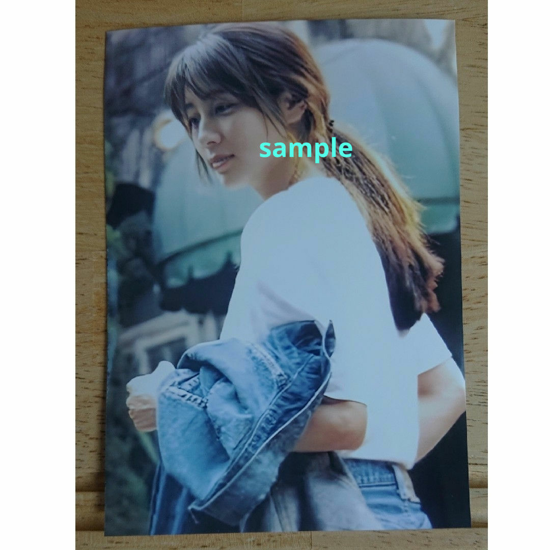 ZARD 坂井泉水 蒲池幸子 写真L版「白Tシャツ」 エンタメ/ホビーのタレントグッズ(ミュージシャン)の商品写真
