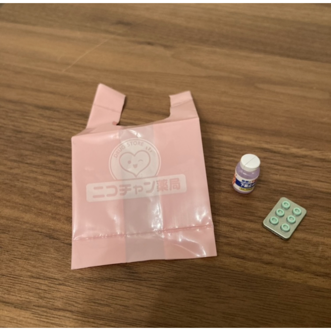 ミニチュア レジ袋と薬 エンタメ/ホビーのフィギュア(その他)の商品写真