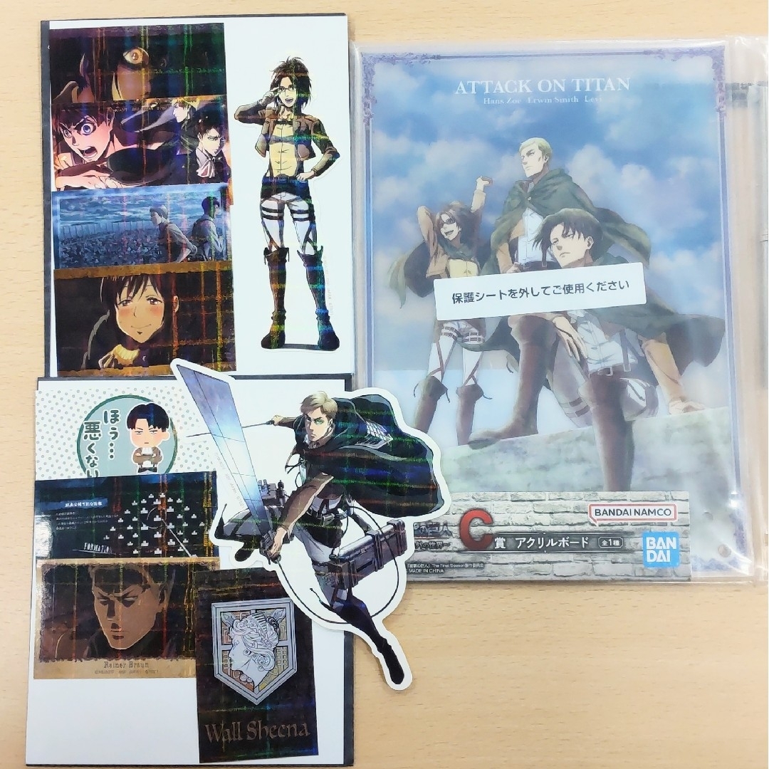 【送料込み】進撃の巨人 一番くじ アクリルボード ホログラムステッカー エンタメ/ホビーのアニメグッズ(その他)の商品写真