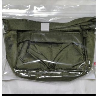 ユニクロ(UNIQLO)のUNIQLO　 ユニクロノベルティ マルチポケットミニバック　カーキ　新品(ショルダーバッグ)