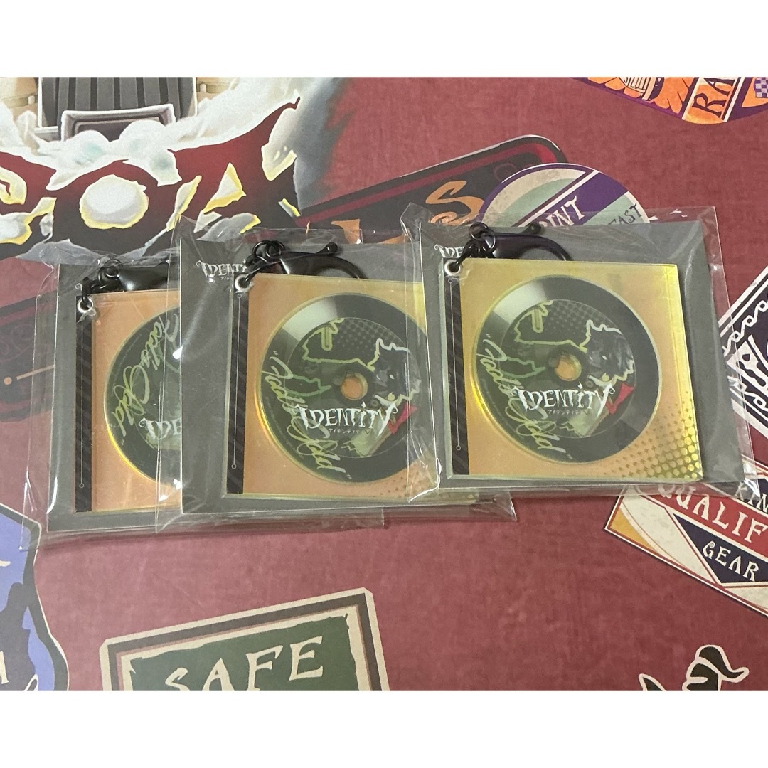 第五人格 フールズ・ゴールド CD型アクリルキーホルダー サウンドウェーブ エンタメ/ホビーのおもちゃ/ぬいぐるみ(キャラクターグッズ)の商品写真