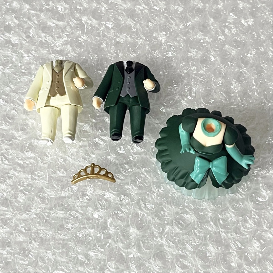 GOOD SMILE COMPANY(グッドスマイルカンパニー)のねんどろいどもあ きせかえウエディング ホワイト グリーン:タキシード2&ドレス エンタメ/ホビーのフィギュア(その他)の商品写真
