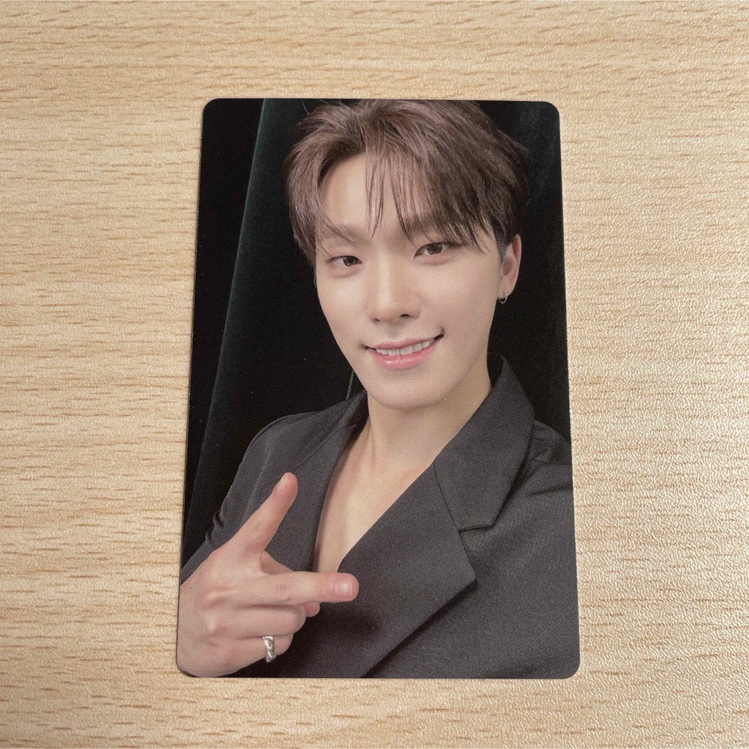 SEVENTEEN(セブンティーン)のディノ RIGHT HERE トレカ SEVENTEEN エンタメ/ホビーのタレントグッズ(アイドルグッズ)の商品写真