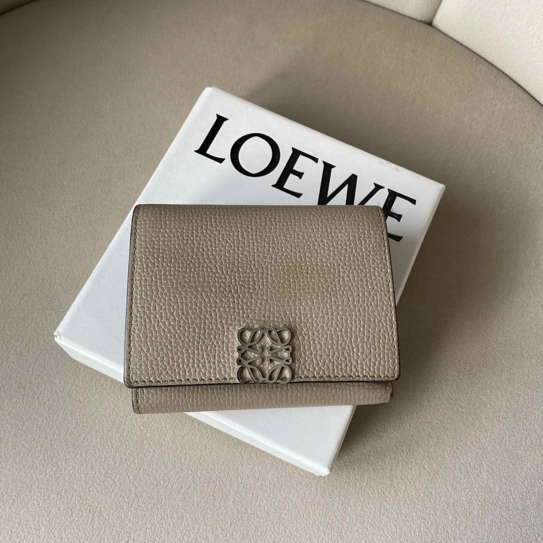 LOEWE - LOEWE ロエベ アナグラム 三つ折り財布 レザー ベージュ LOEWE - LOEWE ロエベ アナグラム 三つ折り財布 レザー ベージュ