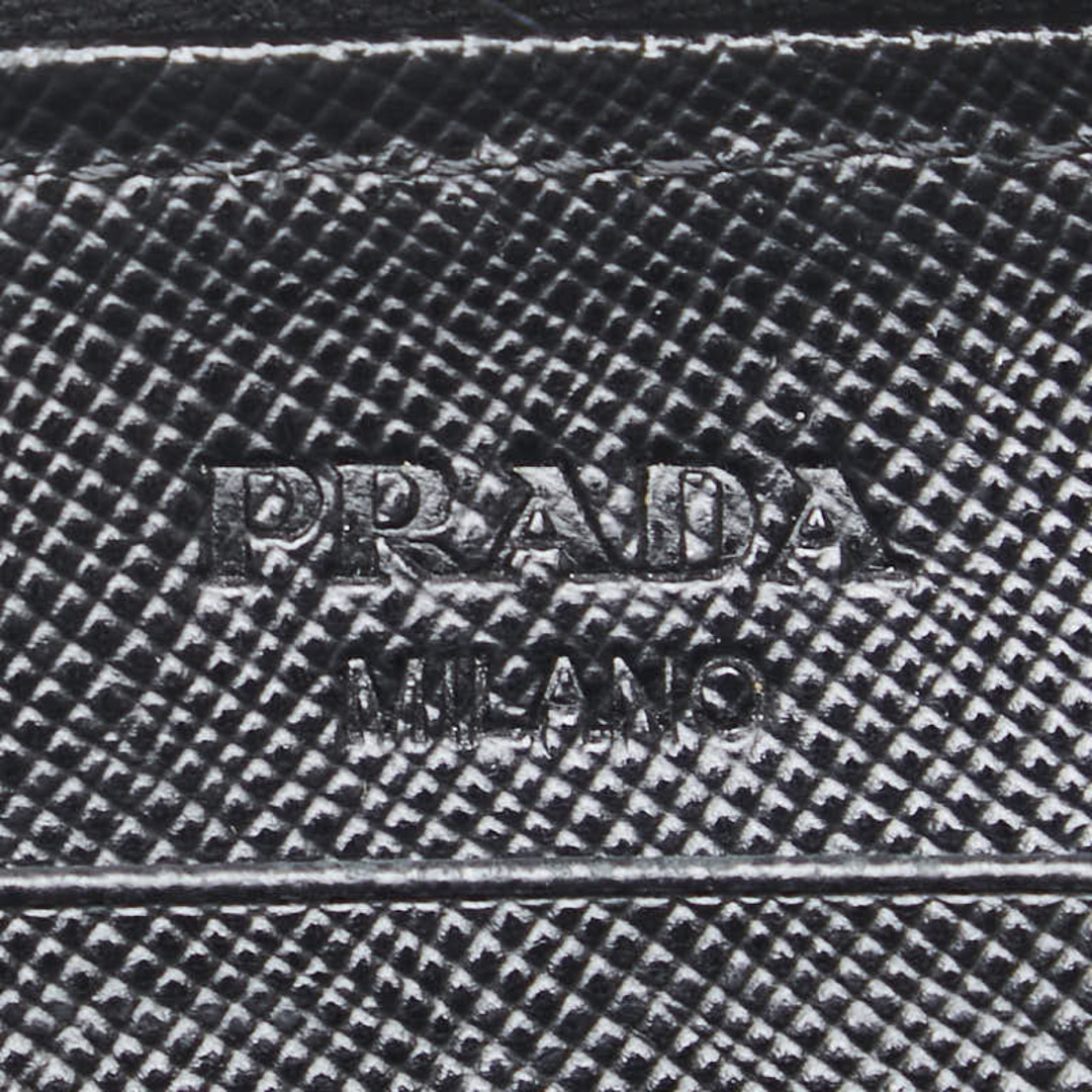 PRADA - プラダ 三角ロゴプレート サフィアーノ ラウンド PRADA - プラダ 三角ロゴプレート サフィアーノ ラウンド