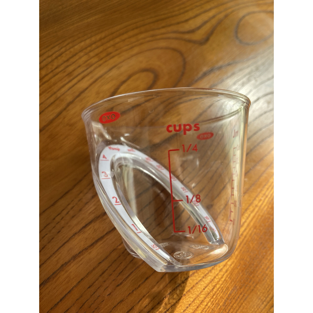 OXO(オクソー)のOXO オクソー計量カップ 新タイプ アングルドメジャーカップ ミニ 60ml インテリア/住まい/日用品のキッチン/食器(調理道具/製菓道具)の商品写真