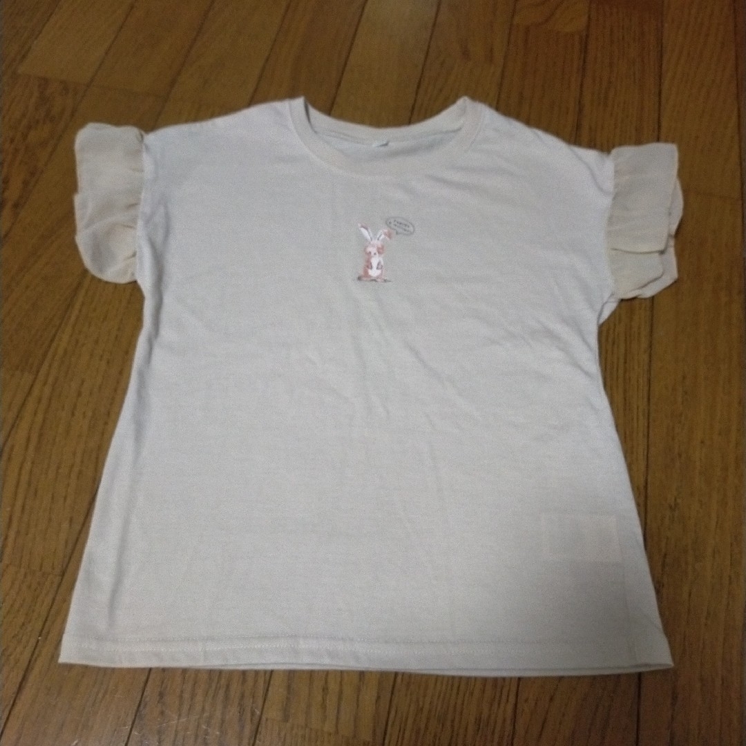 【匿名配送】子ども服・ウサギプリントTシャツ(サイズ130㌢)フリル袖 キッズ/ベビー/マタニティのキッズ服女の子用(90cm~)(Tシャツ/カットソー)の商品写真