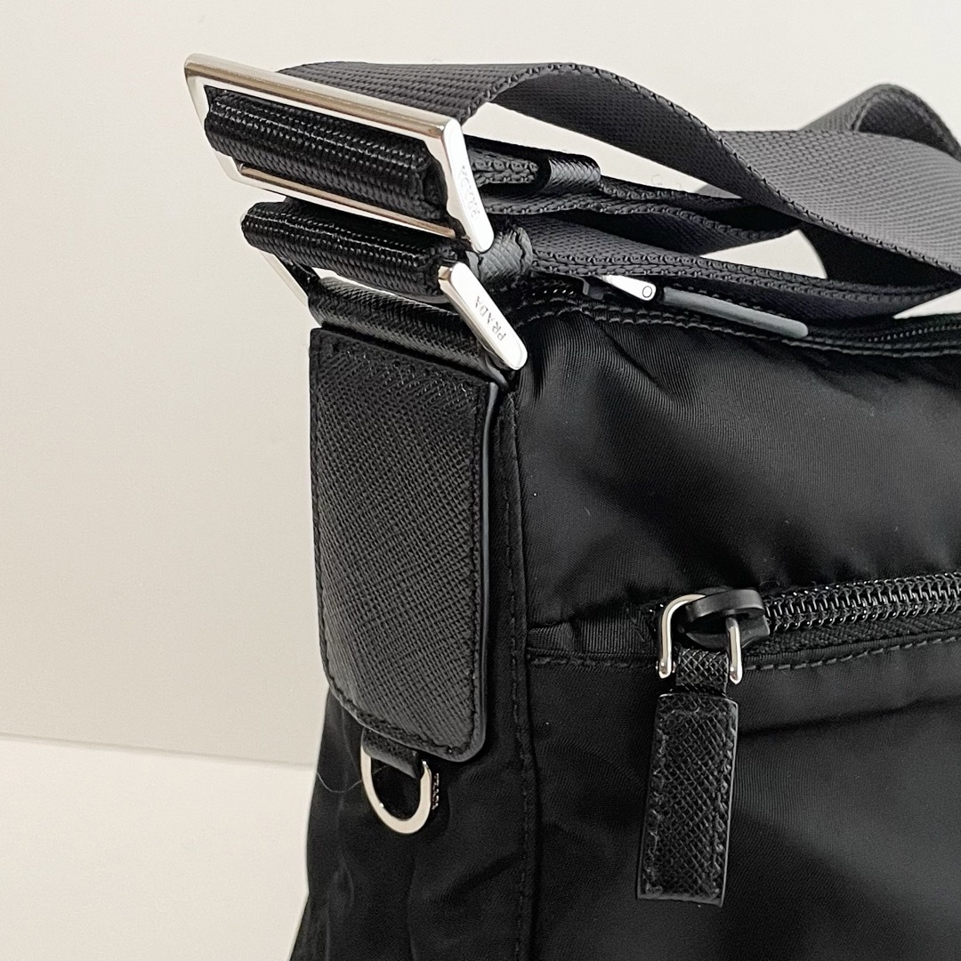 PRADA - 【極美品】プラダ ショルダーバッグ カメラバッグ PRADA - 【極美品】プラダ ショルダーバッグ カメラバッグ