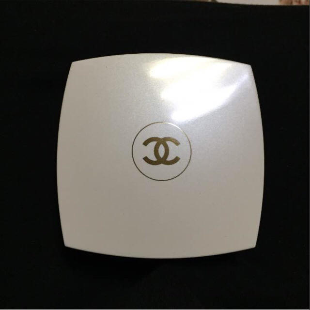 CHANEL(シャネル)の《未使用》CHANEL ボディ パウダー コスメ/美容のボディケア(その他)の商品写真