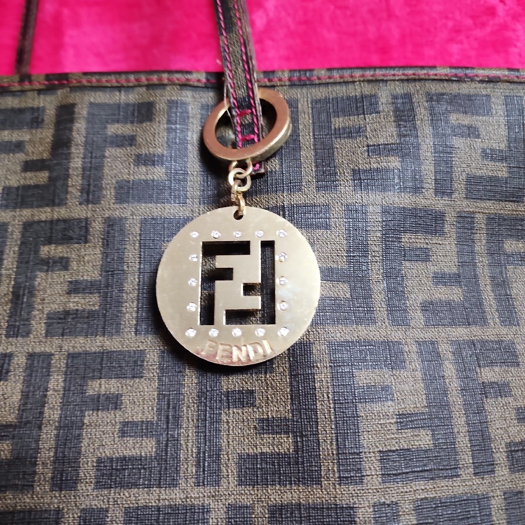 FENDI - フェンディ ロゴパターン ショルダーバッグの通販 by FENDI - フェンディ ロゴパターン ショルダーバッグの通販 by