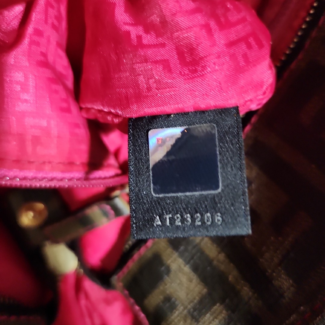 FENDI - フェンディ ロゴパターン ショルダーバッグの通販 by FENDI - フェンディ ロゴパターン ショルダーバッグの通販 by