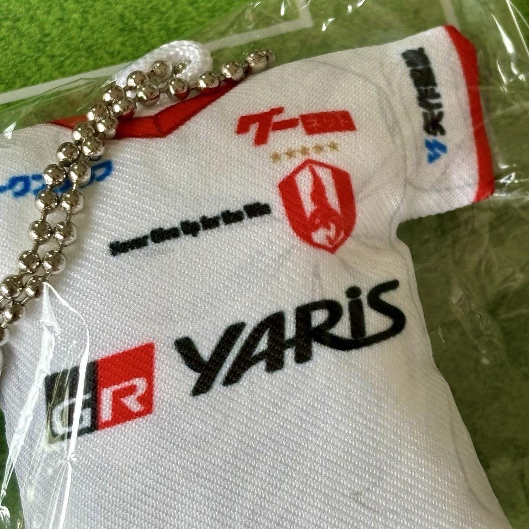 名古屋グランパス 17 内田選手 ミニユニフォームクッションチェーン 2nd スポーツ/アウトドアのサッカー/フットサル(応援グッズ)の商品写真