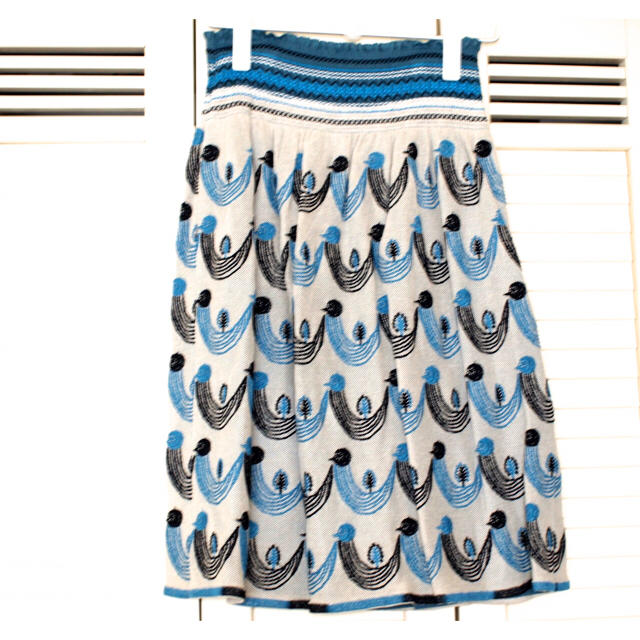 mina perhonen(ミナペルホネン)のmina perhonen  「twitter」刺繍スカート レディースのスカート(ひざ丈スカート)の商品写真