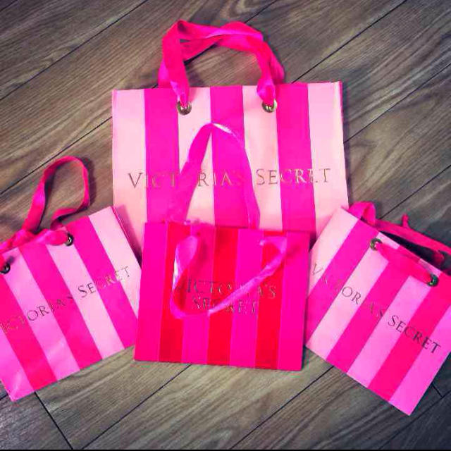 Victoria's Secret(ヴィクトリアズシークレット)のvictoriassecretセット♥︎ レディースのバッグ(ショップ袋)の商品写真