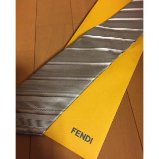 フェンディ(FENDI)のkeer様ご専用★FENDIグレーネクタイ新品★(ネクタイ)