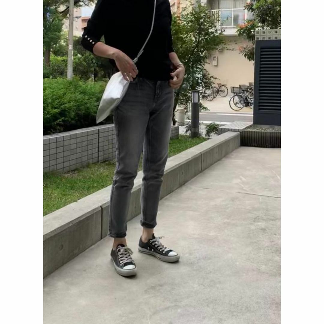 DEUXIEME CLASSE(ドゥーズィエムクラス)の五明祐子さん着用◆新品 アッパーハイツ STELLA プラチナム 希少21 レディースのパンツ(デニム/ジーンズ)の商品写真