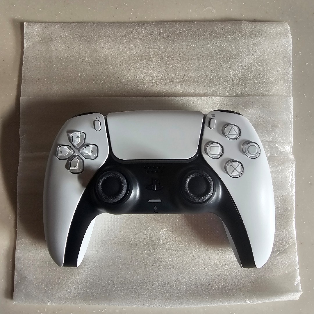 PS5コントローラー純正 未使用 白 エンタメ/ホビーの雑誌(ゲーム)の商品写真