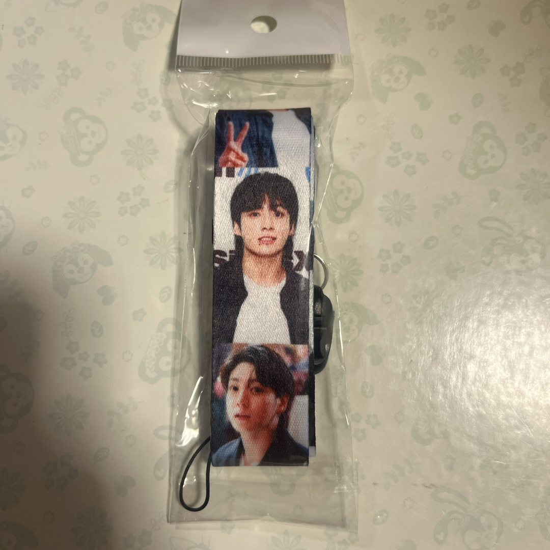 防弾少年団(BTS)(ボウダンショウネンダン)のBTS jungkook ストラップ ハンドメイドのアクセサリー(キーホルダー/ストラップ)の商品写真