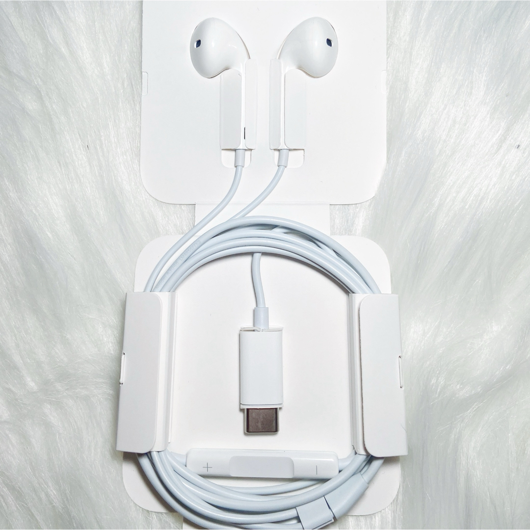Apple(アップル)のApple純正ライトニングタイプUSB- C 有線イヤホン iphone 新品! スマホ/家電/カメラのオーディオ機器(ヘッドフォン/イヤフォン)の商品写真