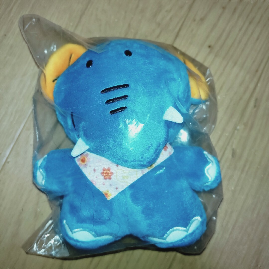 ギンビス(ギンビス)のたべっこどうぶつ ぞう レトロスカーフ マスコット エンタメ/ホビーのおもちゃ/ぬいぐるみ(キャラクターグッズ)の商品写真