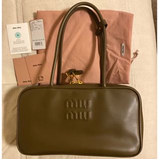MIU MIUのフリマアイテム一覧 MIU MIUのフリマアイテム一覧
