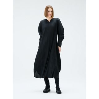 PLEATS PLEASE ISSEY MIYAKE(ワンピース)のフリマアイテム一覧 PLEATS PLEASE ISSEY MIYAKE(ワンピース)のフリマアイテム一覧