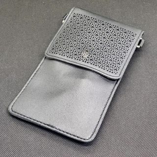 スマホポーチ　ブラック　黒　シンプル　縦型　新品未使用(その他)