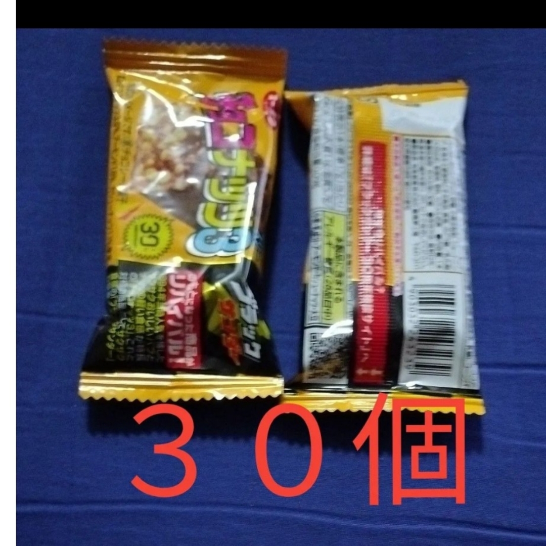 ブラックサンダー チョコナッツ3 30個 食品/飲料/酒の食品(菓子/デザート)の商品写真