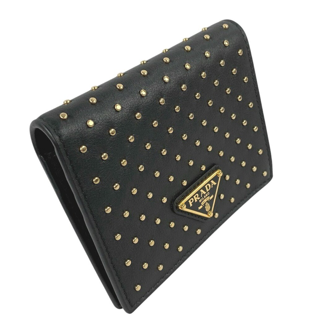 国内即発【PRADA】スタッズドレザー ウォレット 1MV204 NERO×GO PRADA - □新同□ プラダ コンパクト 二つ折り 財布 ウォレット