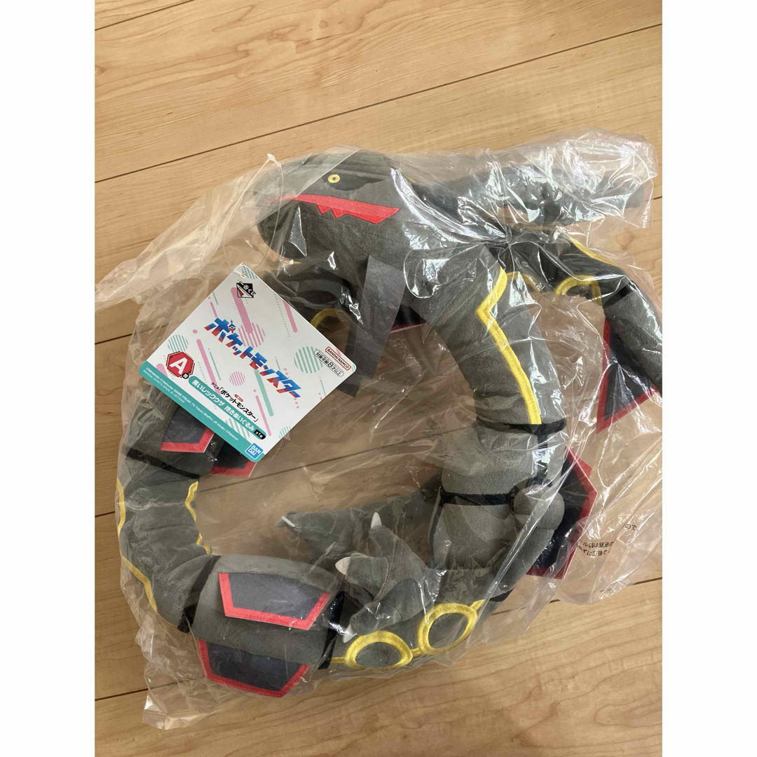 ポケモン(ポケモン)の一番くじ 黒いレックウザ 未開封 エンタメ/ホビーのおもちゃ/ぬいぐるみ(ぬいぐるみ)の商品写真