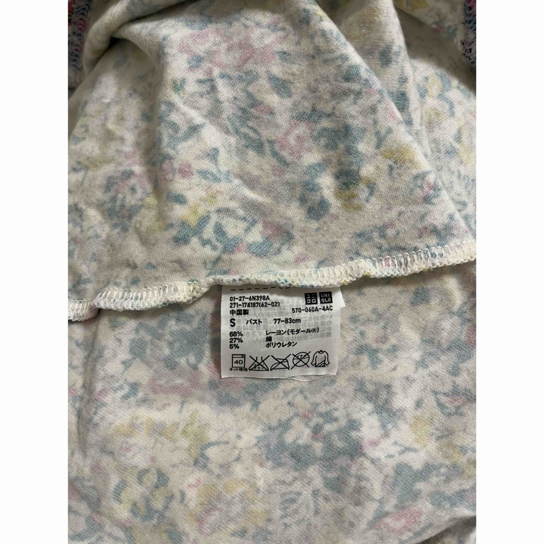 UNIQLO(ユニクロ)のパッド付き　花柄ノースリーブミニワンピース Sサイズ レディースのワンピース(ミニワンピース)の商品写真